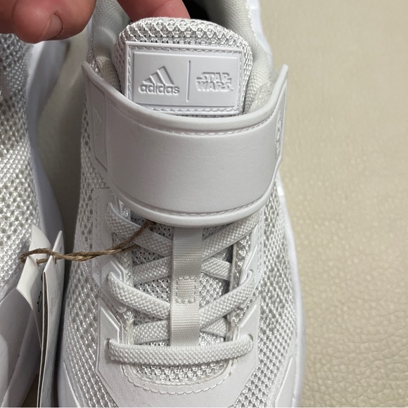 NWB - Adidas Star Wars Kids’ Runner IE8044 - EU 40/Youth US 7/Women US 8 - Picture 3 of 16